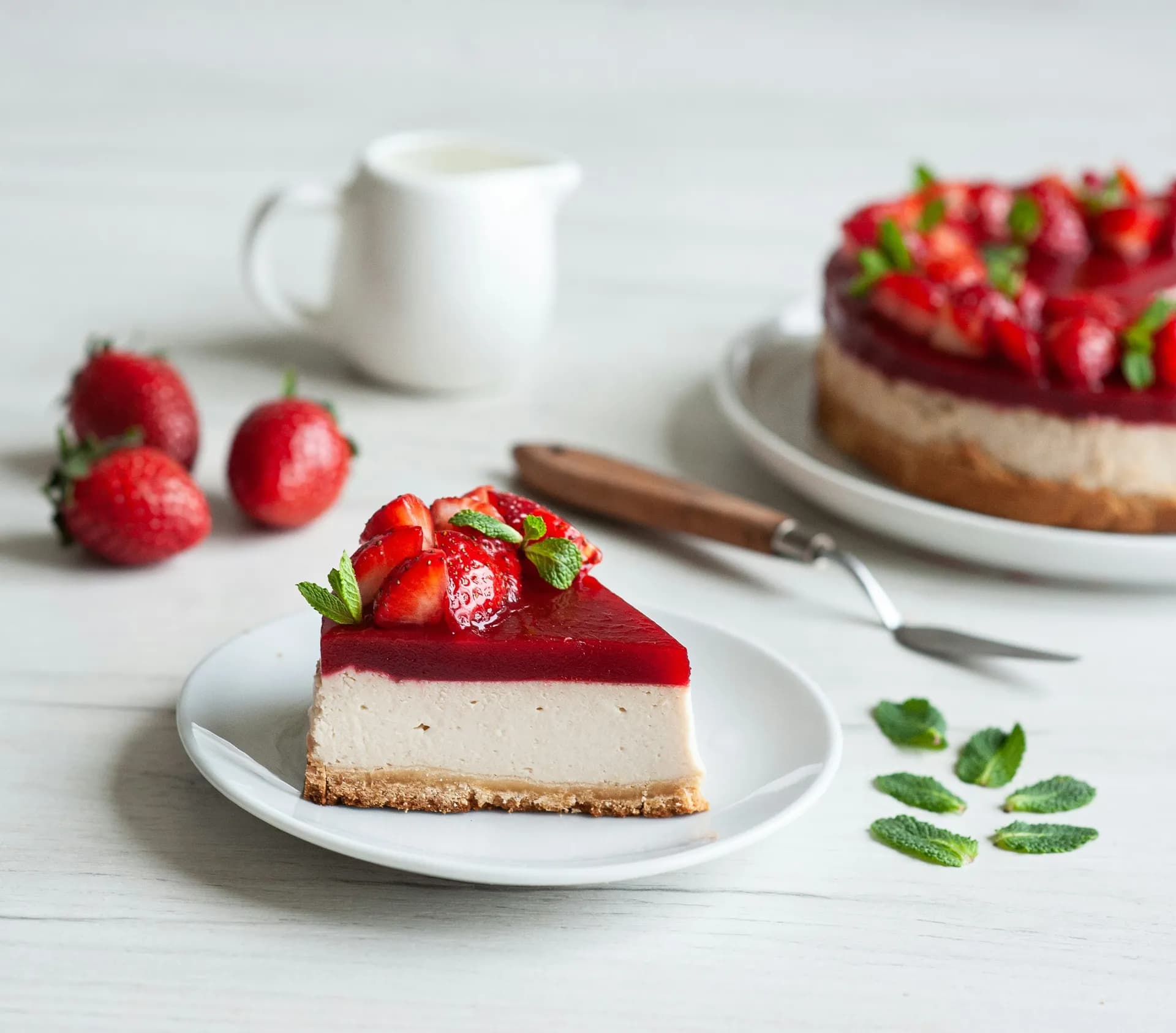 Una tarta de queso y fresas